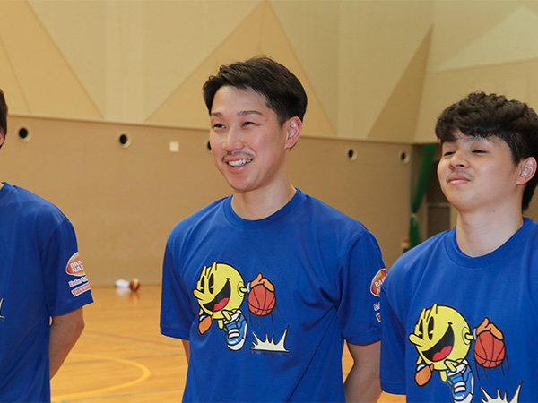 左から、北川弘選手、後藤翔平選手、神里和選手