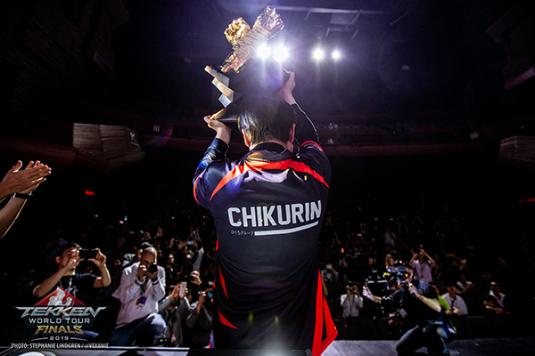 TEKKEN player who holds the winning cup