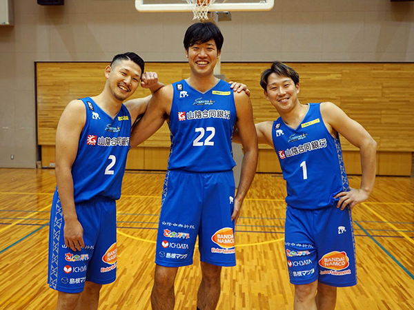 写真左から橋本選手、小阪選手、後藤選手