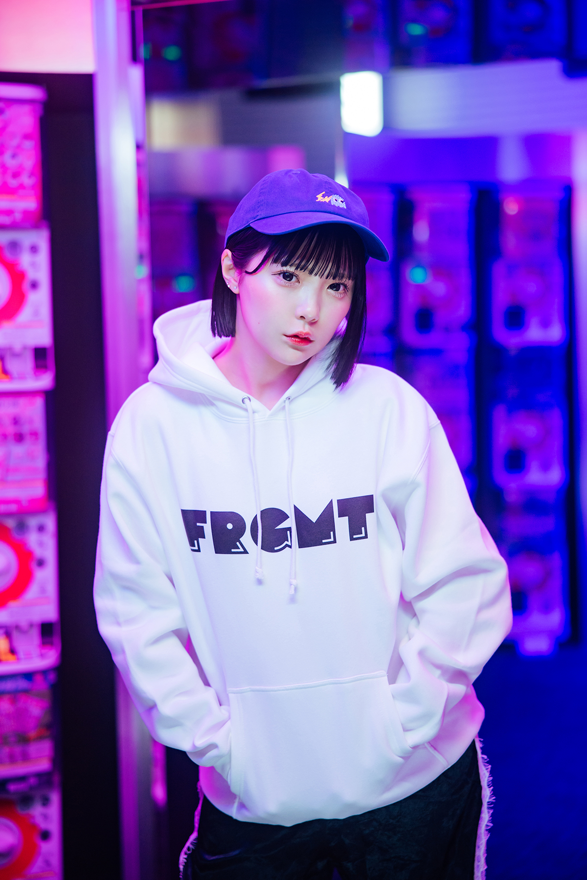 PAC-MAN GHOST FRGMT HOODIE(ホワイト・L)着用の福山梨乃さん