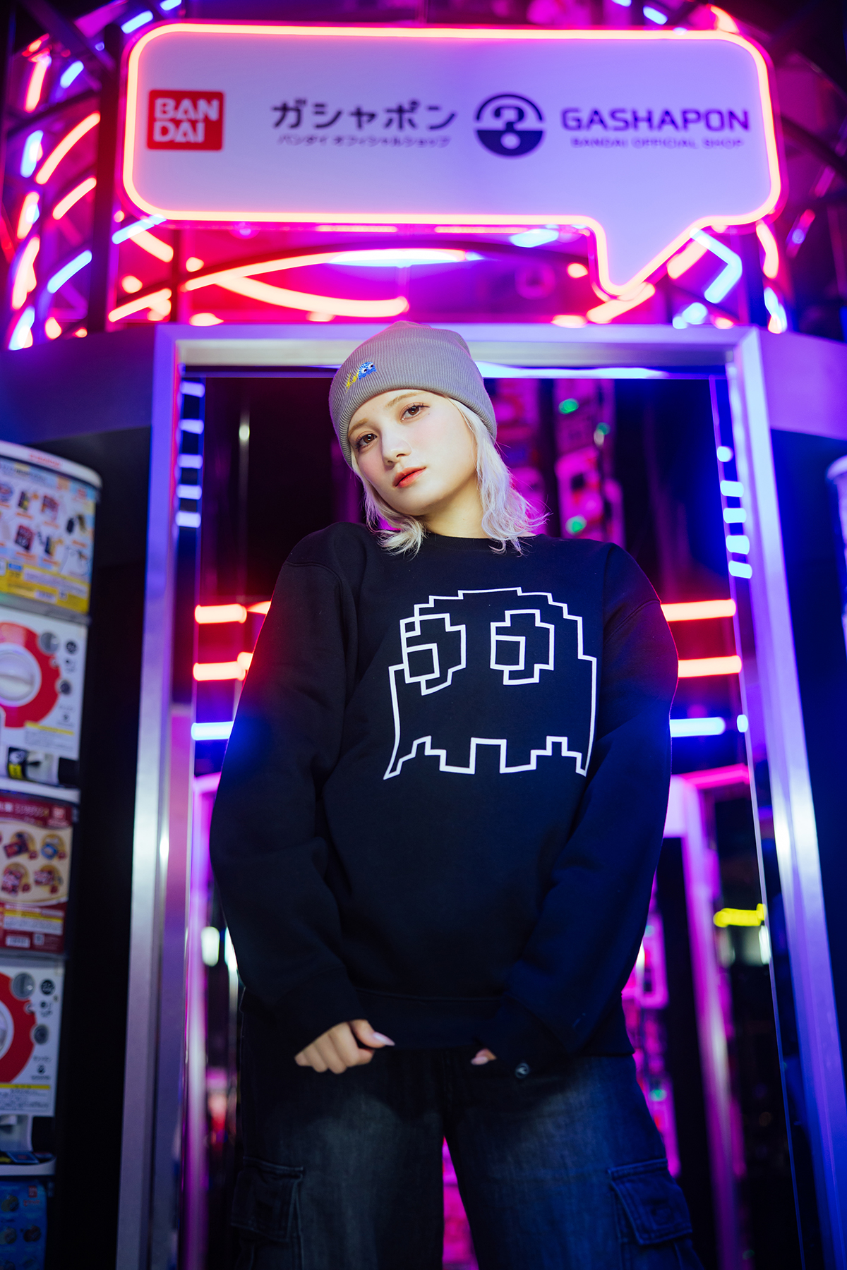 PAC-MAN GHOST FRGMT C/N SWEAT SHIRTS(ブラック・L)を着用する宮野静さん