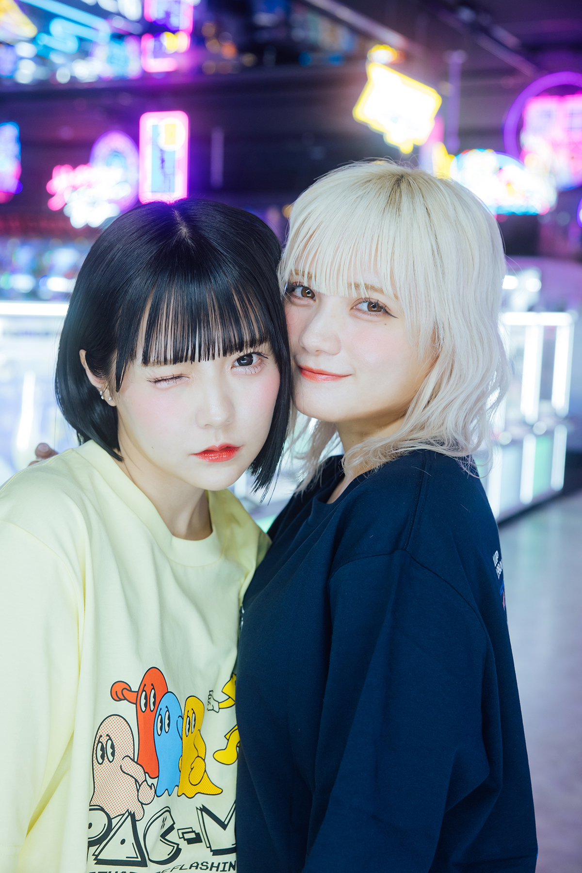 顔を寄せ合うCANDY TUNEの福山梨乃さん&宮野静さん